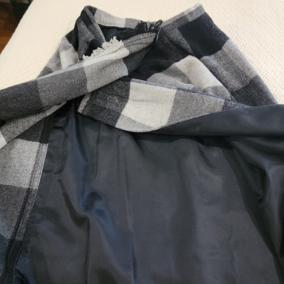 Rafaella Petites Plaid Black Gray Women's Wrap Skirt Size 8P Wool Blanket Fringe - Picture 9 of 15